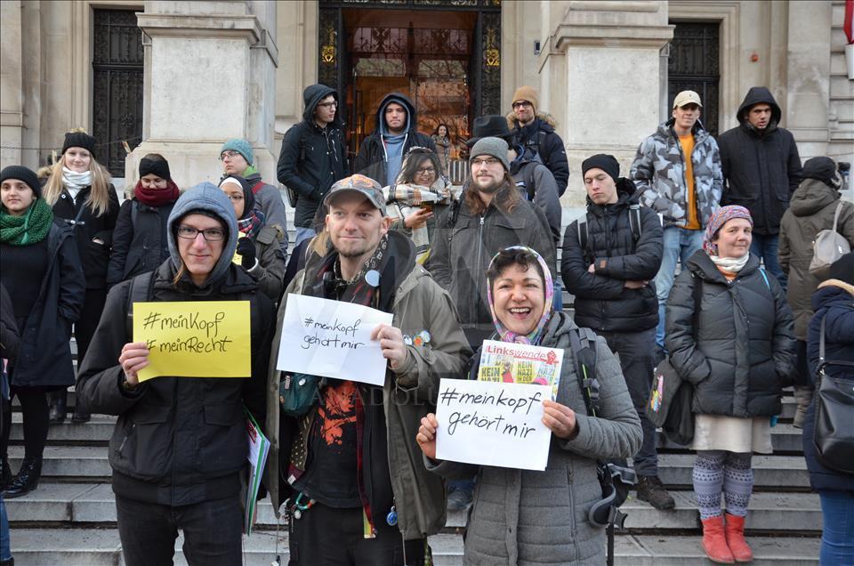 Avusturya'da "başörtüsü yasağı" protesto edildi