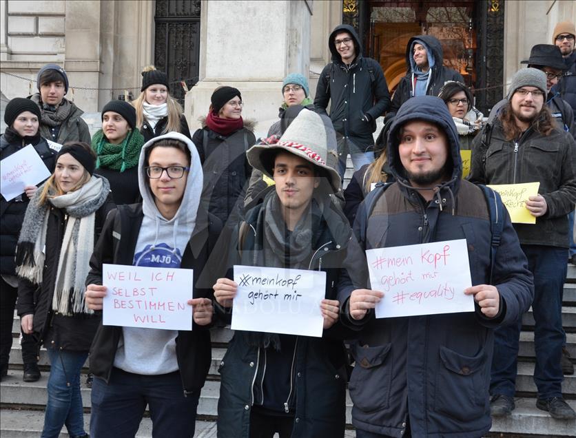 Avusturya'da "başörtüsü yasağı" protesto edildi