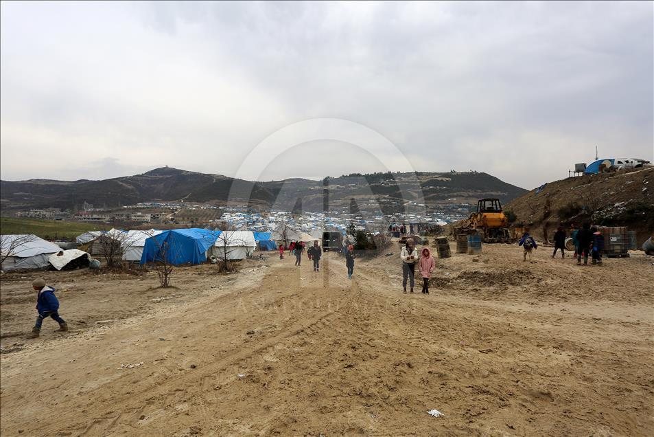 Çadır kentlerdeki Suriyelilerin çetin kış şartlarıyla mücadelesi