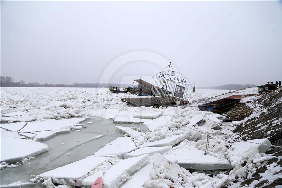 Donan Tuna nehri, buzlardan temizleniyor