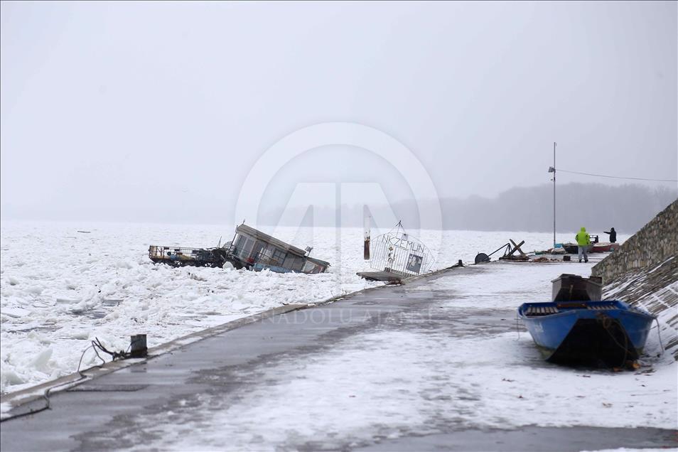 Donan Tuna nehri, buzlardan temizleniyor