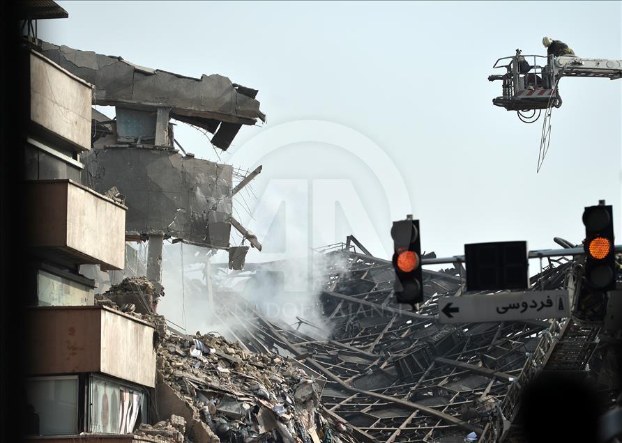 ساختمان قدیمی در پایتخت ایران بر اثر آتش سوزی فرو ریخت