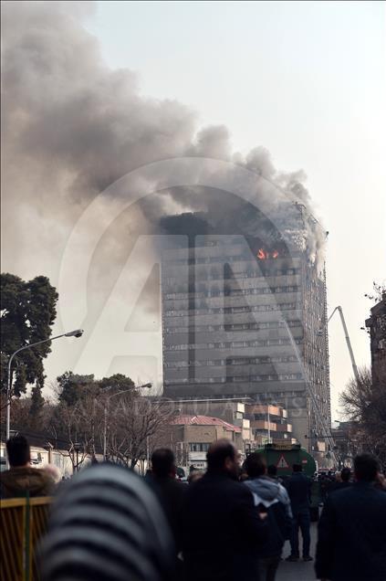 آتش سوزی در یکی از مراکز مهم تجاری در تهران پایتخت ایران
