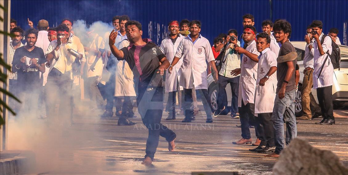 Sri Lanka'da öğrencilerin protestosu