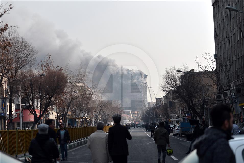 آتش سوزی در یکی از مراکز مهم تجاری در تهران پایتخت ایران
