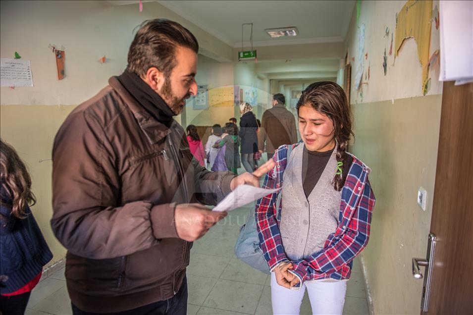 دانش آموز سوری در ترکیه کارنامه های تحصیلی خود را دریافت کردند