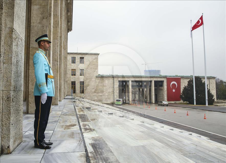 Meclis tören polislerine turkuaz üniforma