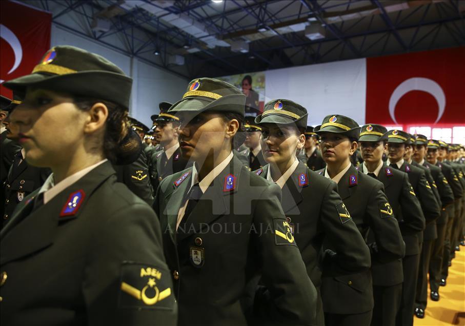 Sözleşmeli astsubay öğrencilerin and içme töreni