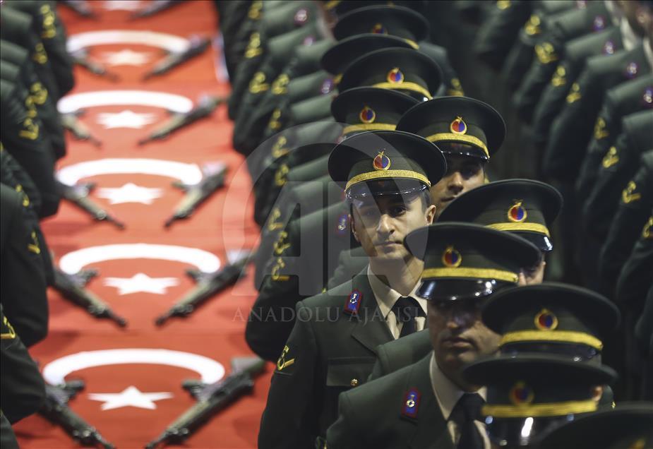 Sözleşmeli astsubay öğrencilerin and içme töreni