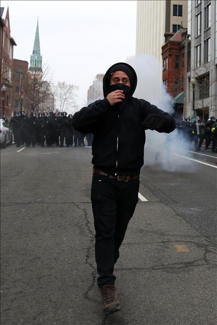 Clashes between protesters and police in Washington