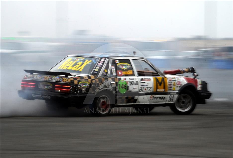 مسابقه رانش ماشین های اسپرت شده در کویت
