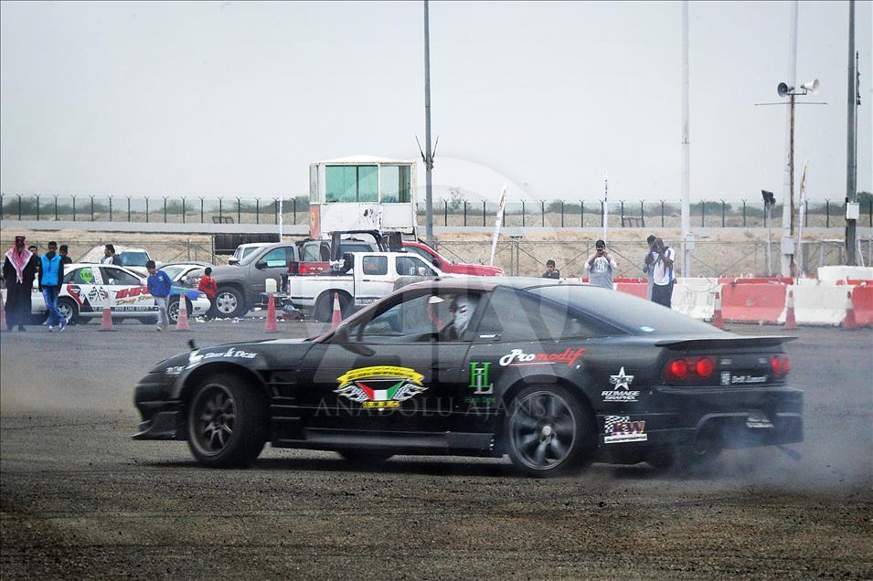 مسابقه رانش ماشین های اسپرت شده در کویت
