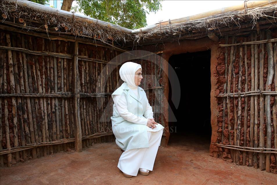 Emine Erdoğan, Tanzanya'da Village Museum'u ziyaret etti
