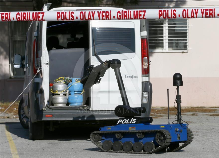 Kadın bomba imha uzmanının "ağır yükü"