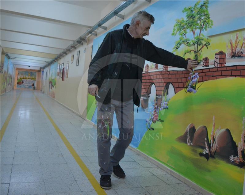 Okul duvarlarına "ressam" dokunuşu