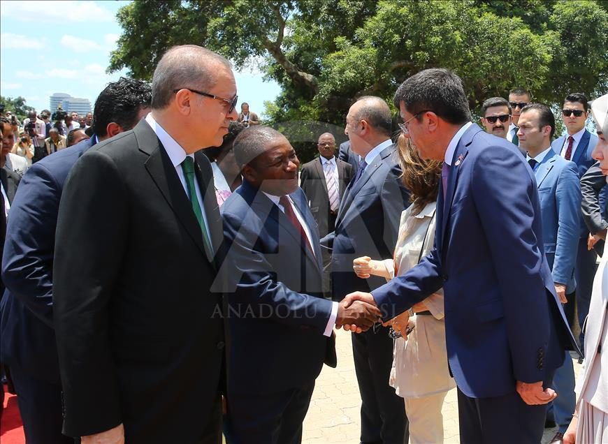 Cumhurbaşkanı Erdoğan Mozambik'te resmi törenle karşılandı