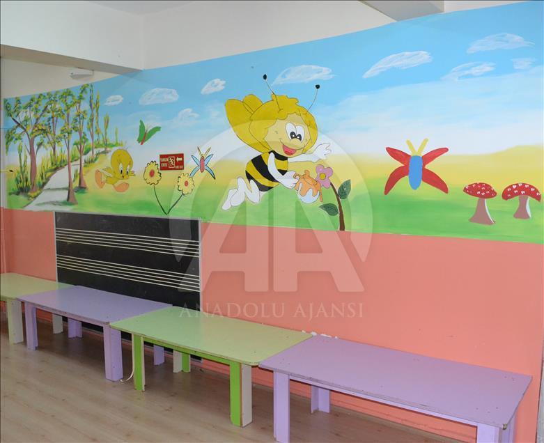 Okul duvarlarına "ressam" dokunuşu