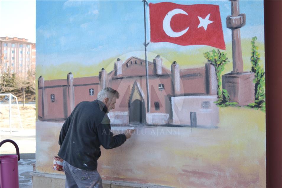 Okul duvarlarına "ressam" dokunuşu