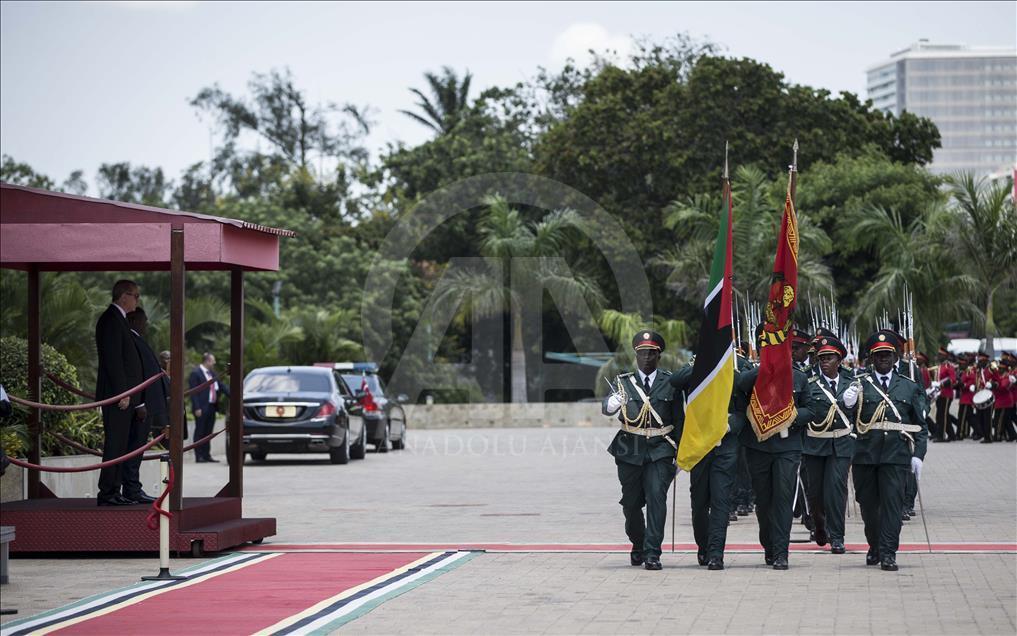 Cumhurbaşkanı Erdoğan Mozambik'te resmi törenle karşılandı