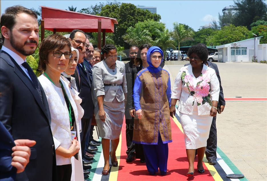 Cumhurbaşkanı Erdoğan Mozambik'te resmi törenle karşılandı