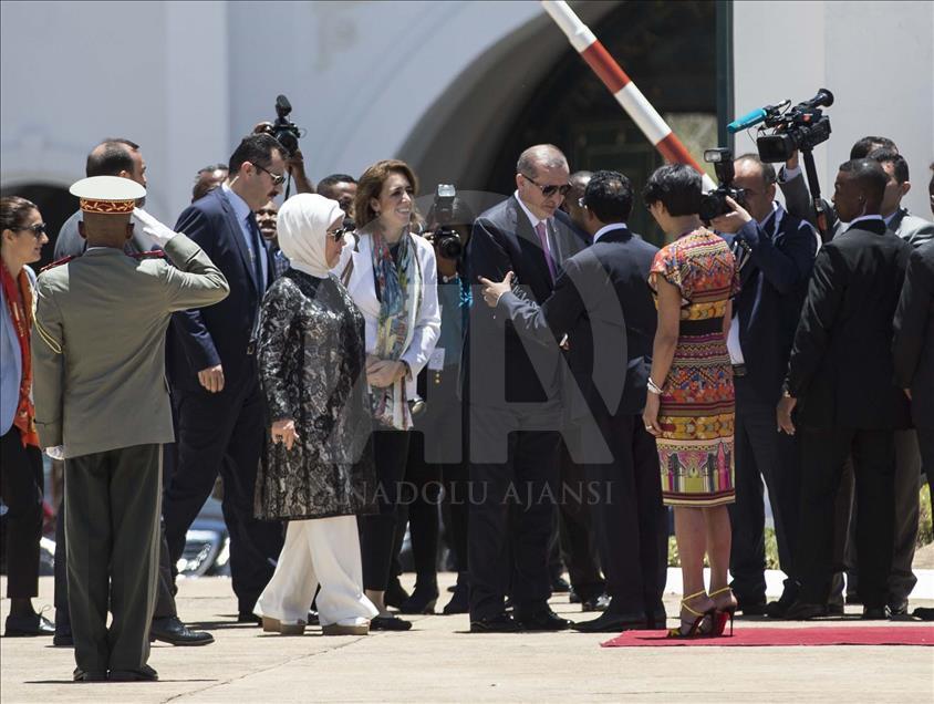  Cumhurbaşkanı Erdoğan, Madagaskar'da resmi törenle karşılandı 