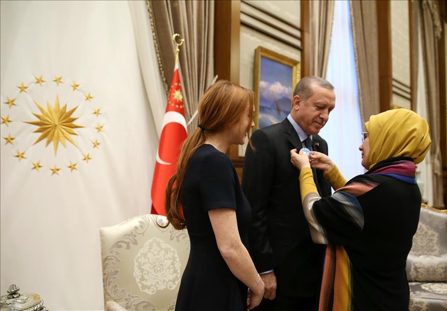 Turkish President Erdogan meets Lindsay Lohan in Ankara