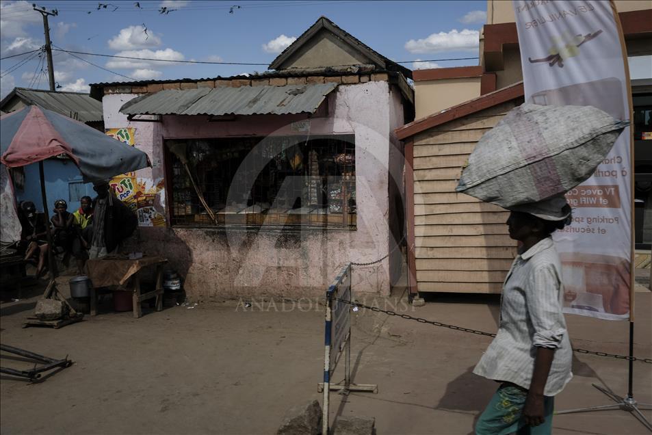 Madagaskar'ın başkenti Antananarivo'da günlük yaşam