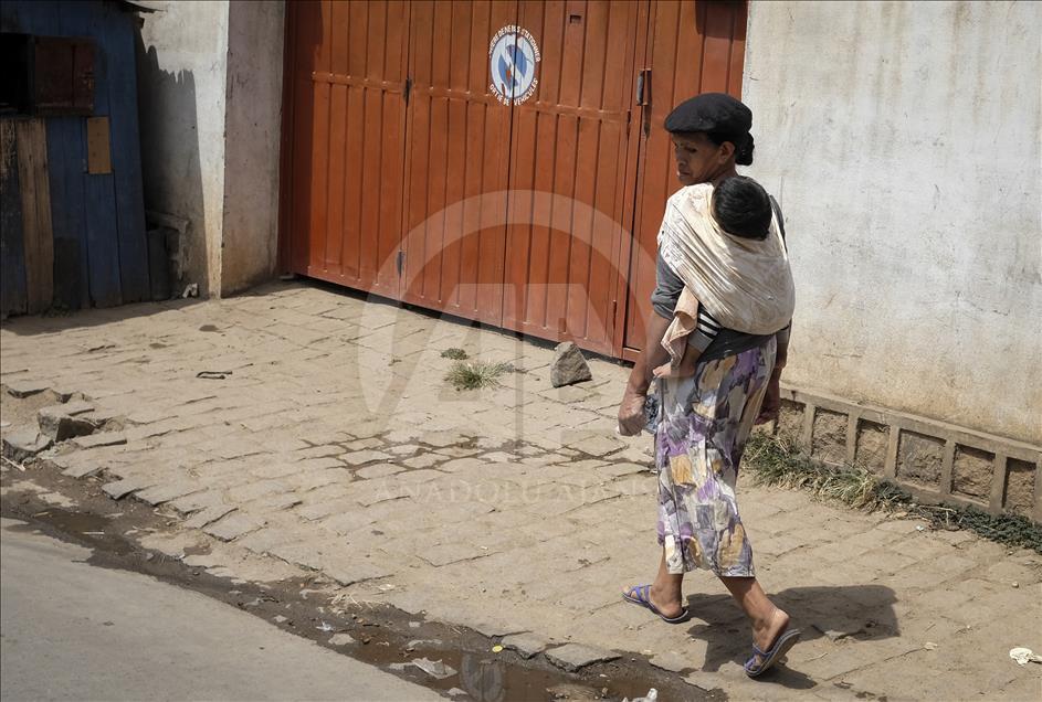 Madagaskar'ın başkenti Antananarivo'da günlük yaşam