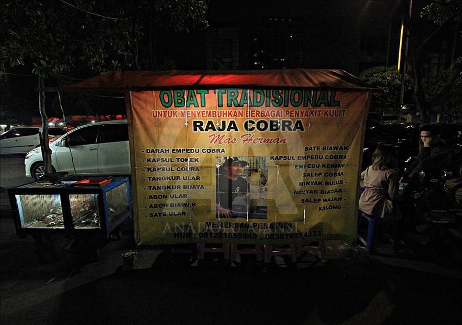Endonezya’nın "şifalı" kobraları