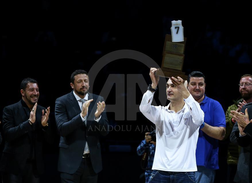 Anadolu Efes-EA7 Emporio Armani Milan
