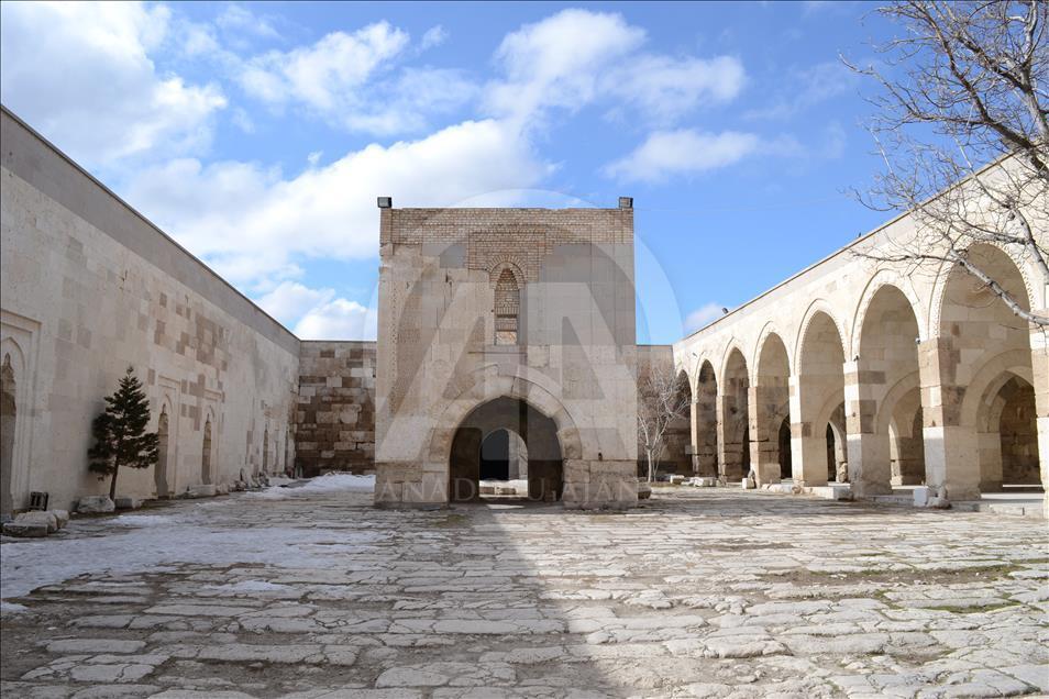 Anadolu'nun en büyük kervansarayı restore edilecek