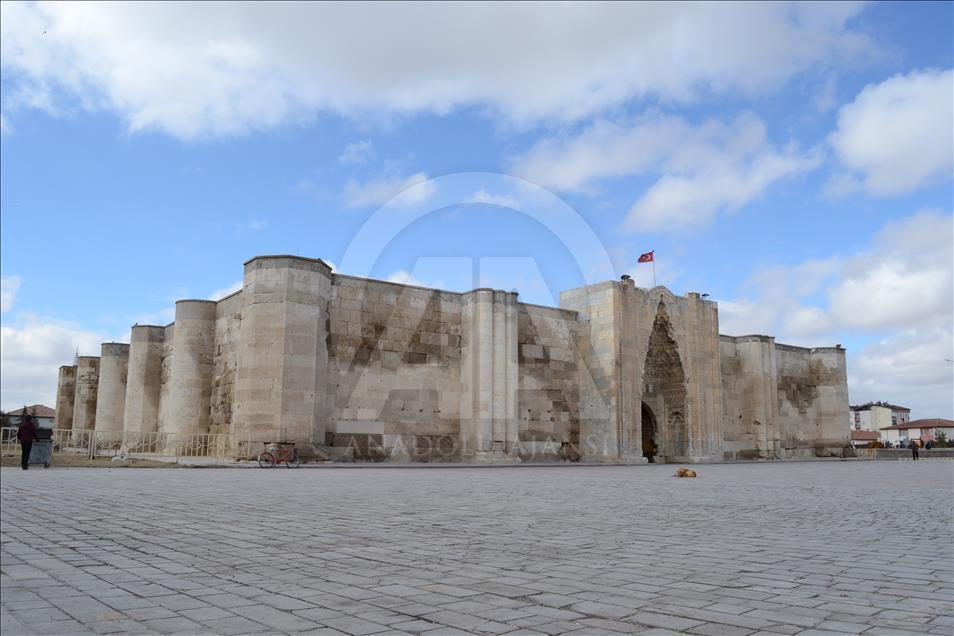 Anadolu'nun en büyük kervansarayı restore edilecek