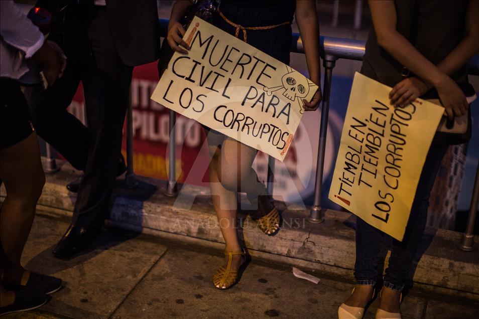 Great march against corruption in Peru