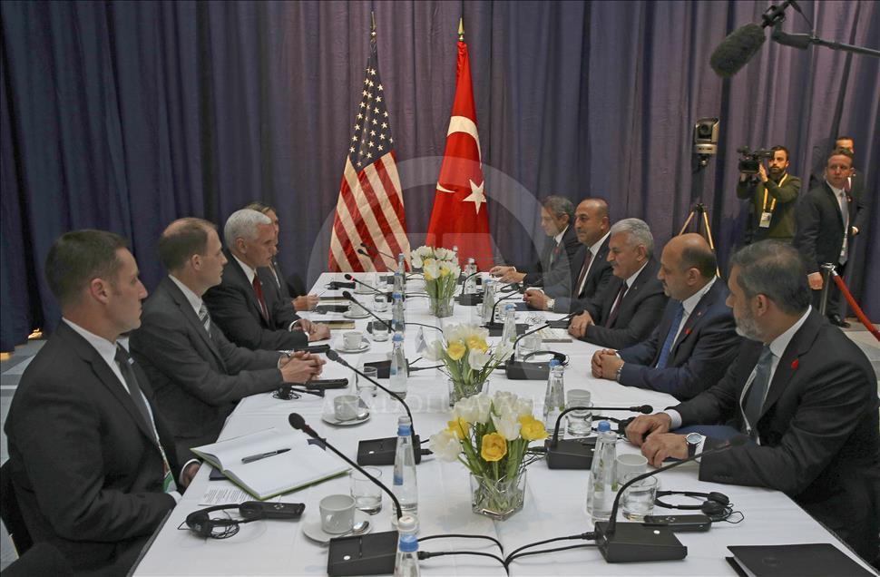 دیدار نخست وزیر ترکیه با معاون رئیس جمهور آمریکا 
  