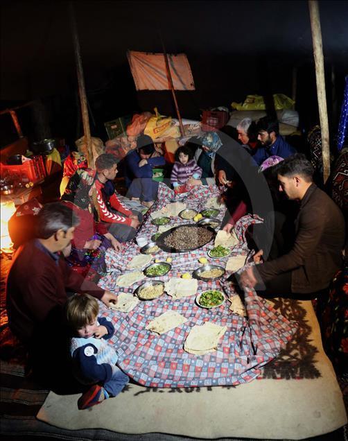 Yörüklerin "oğlak" besleme telaşı