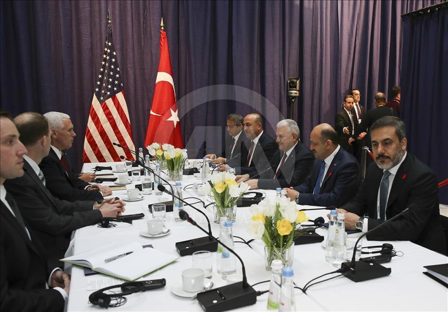 دیدار نخست وزیر ترکیه با معاون رئیس جمهور آمریکا آغاز شد
  