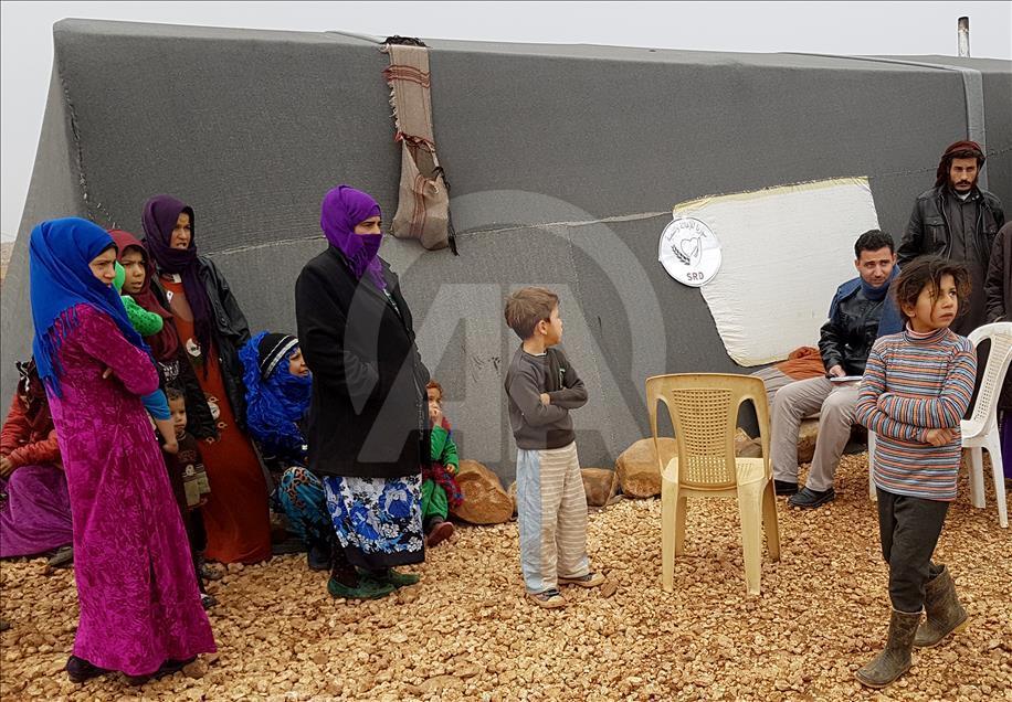 Suriye'de kampların sağlığı mobil ekiplere emanet

