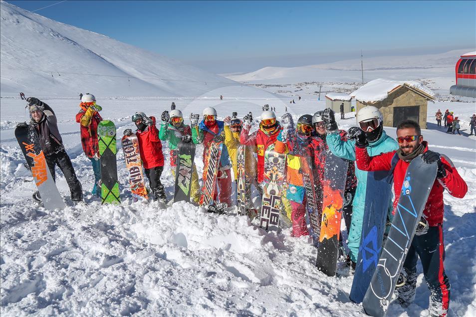 Snowboard meraklısı esnaf "Nusret Akımı"na kapıldı