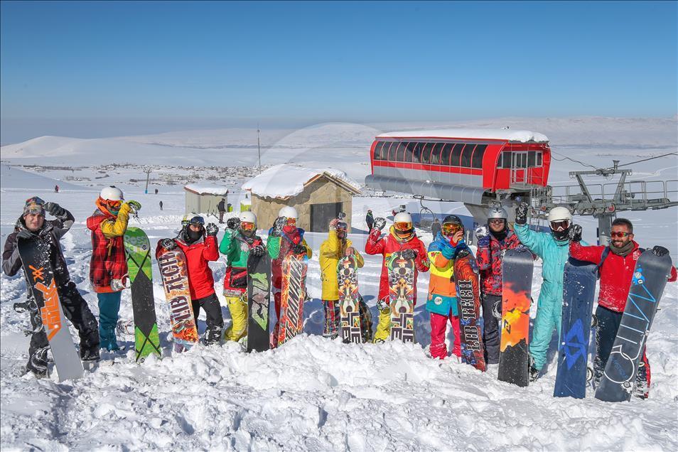 Snowboard meraklısı esnaf "Nusret Akımı"na kapıldı