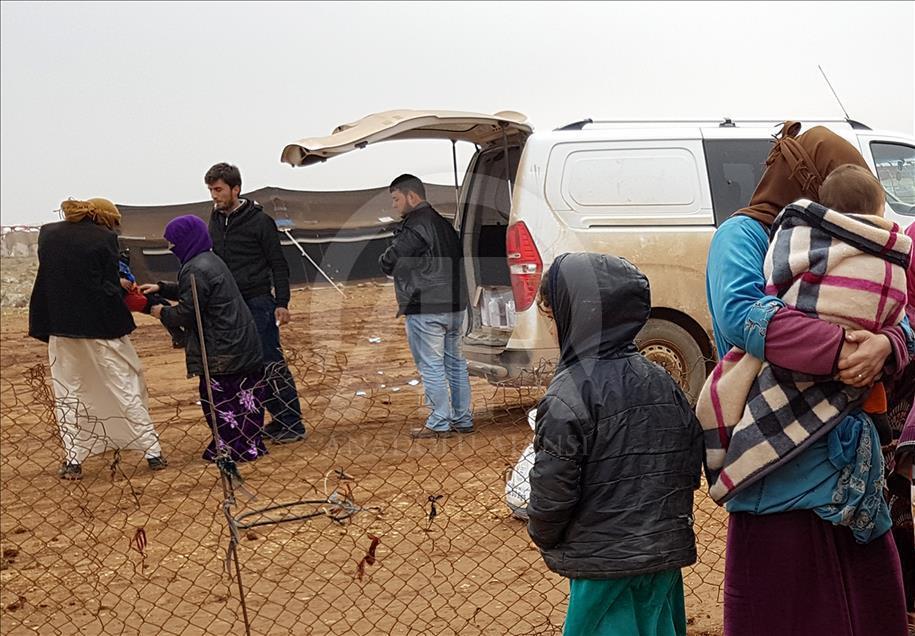 Suriye'de kampların sağlığı mobil ekiplere emanet
