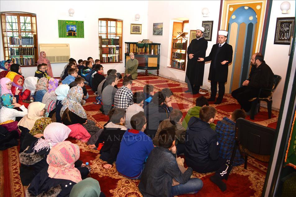 Mostar: Posjetom bogomoljama učenici upoznaju religijsku šarolikost Mostara