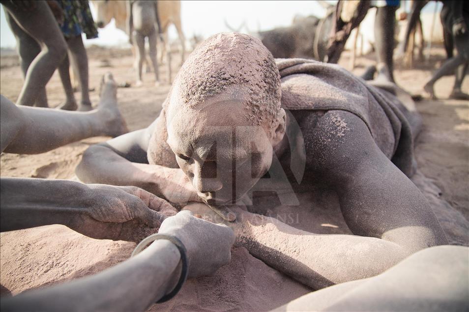 Güney Sudan'daki Mundari Kabilesi