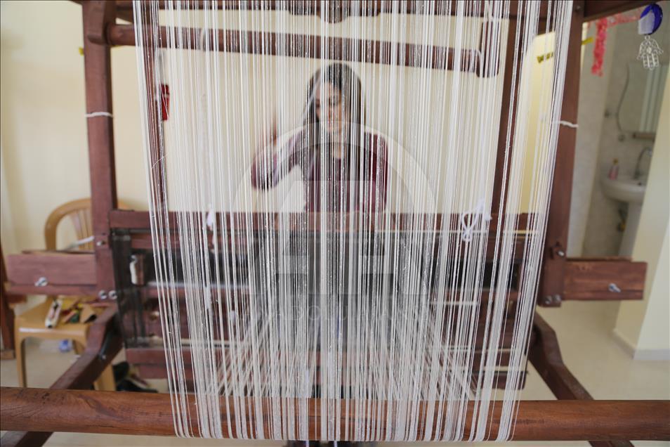 Kozanın kumaşa dönüşümünü meslek edindiler
