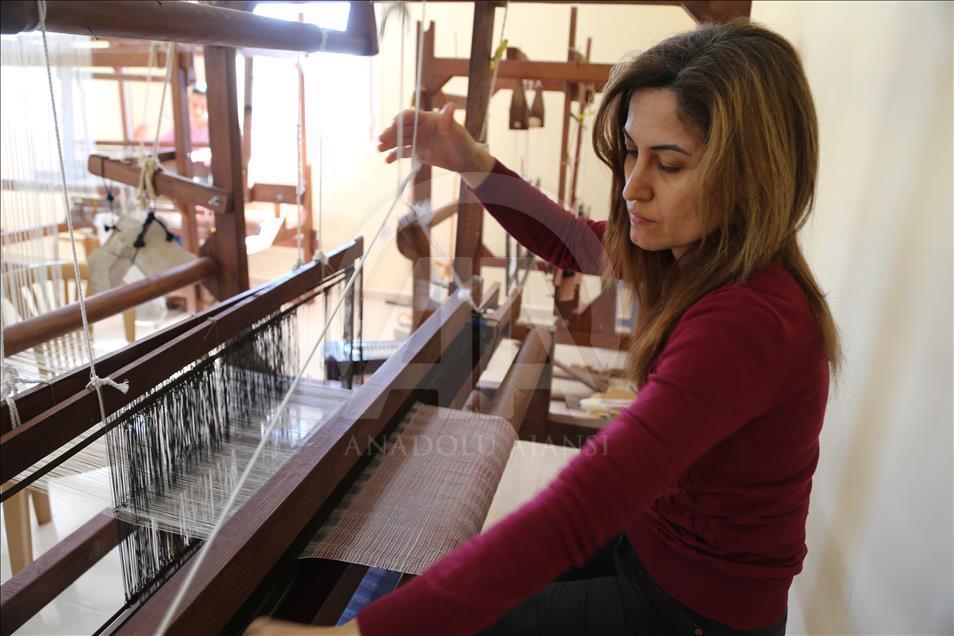 Kozanın kumaşa dönüşümünü meslek edindiler
