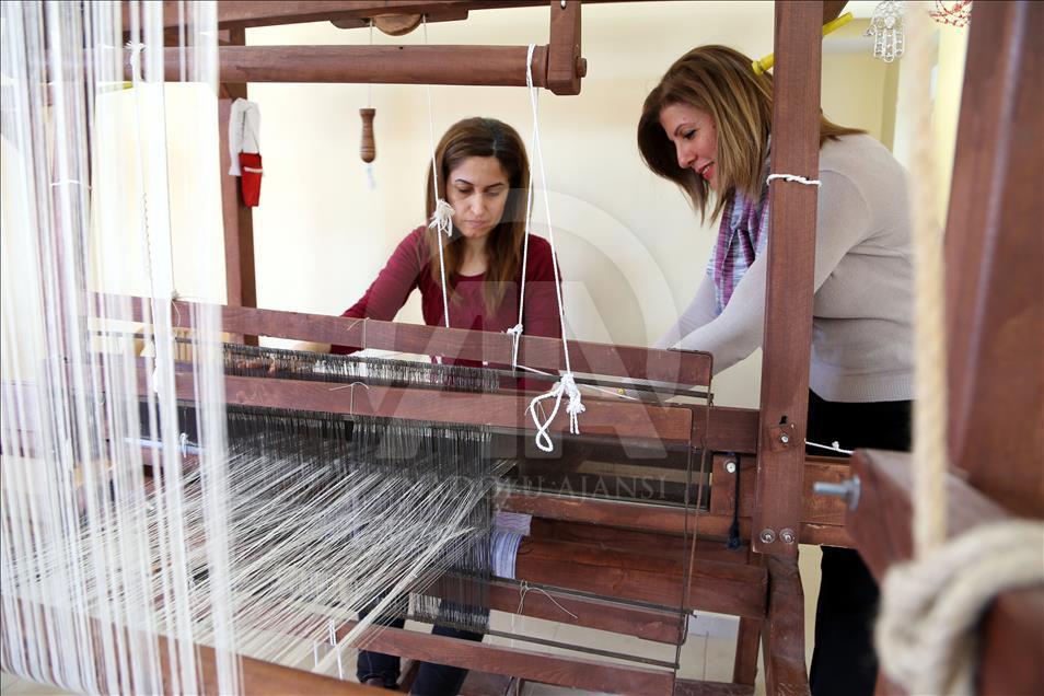 Kozanın kumaşa dönüşümünü meslek edindiler
