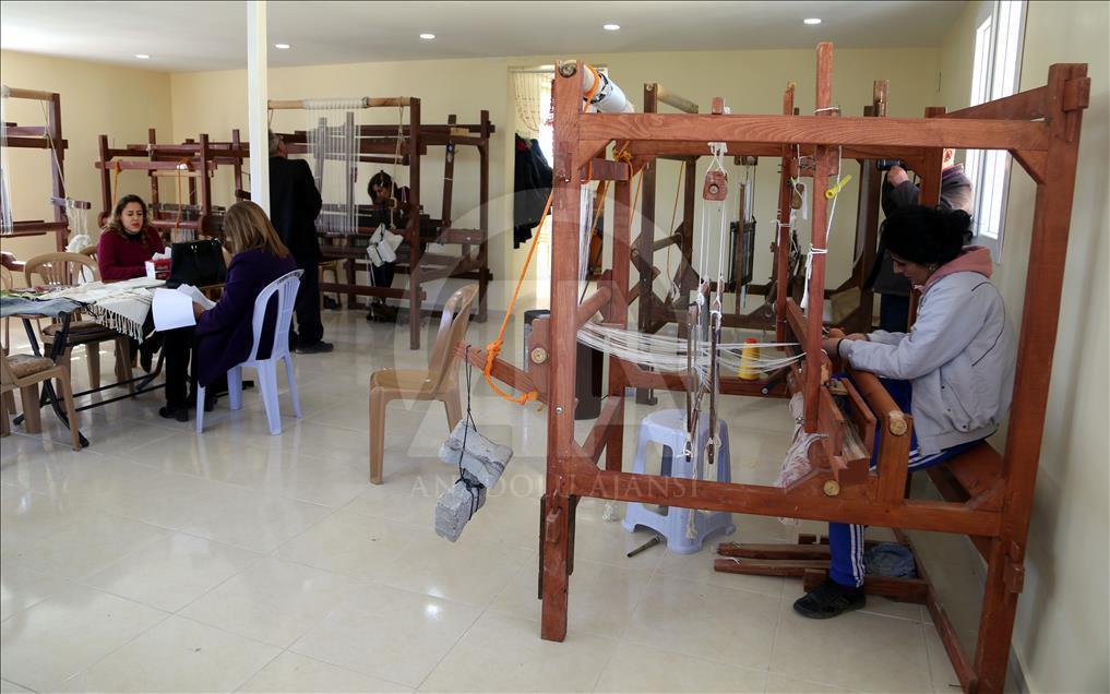 Kozanın kumaşa dönüşümünü meslek edindiler
