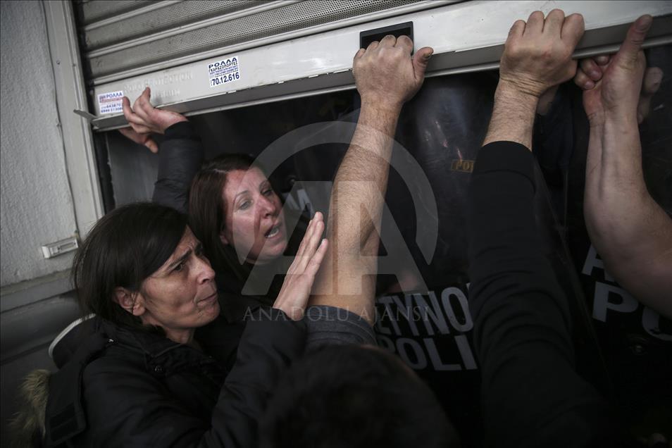 تظاهرات کارکنان بهداشت و درمان در یونان
  