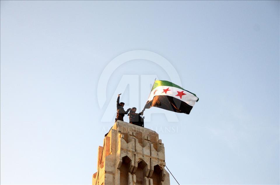 جشن پیروزی در پی آزادی کامل الباب توسط مخالفان رژیم اسد