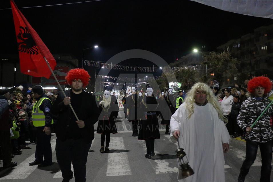 Mbi dy mijë pjesëmarrës të maskuar në paradën e Karnavalit të Strumicës