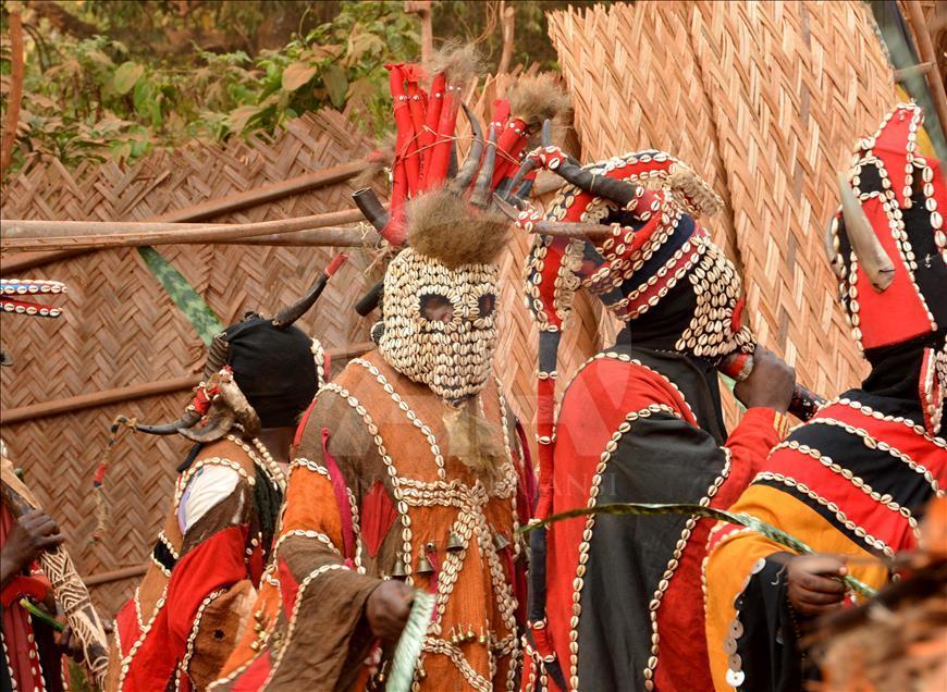 Kamerun'de Geleneksel Nyang Nyang Dans Festivalı